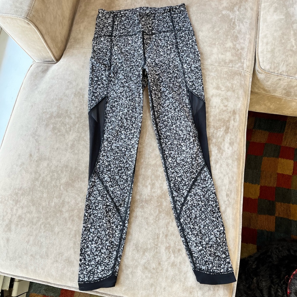 lululemon high-rise sole training legging, daisy dust alpine white black/black